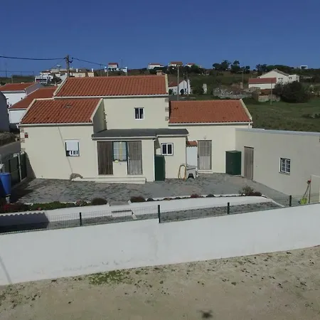 Casa de Férias Casal Riquezo T2 - Serra Da Pescaria - *